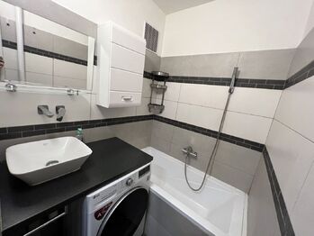 koupelna - Pronájem bytu 3+kk v osobním vlastnictví 70 m², Chrudim