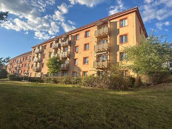 Parčík za domem - Pronájem bytu 3+1 v družstevním vlastnictví 61 m², Teplice