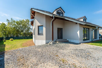 Prodej domu 179 m², Bříství