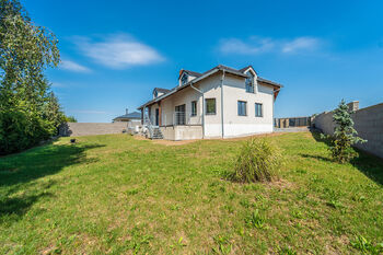 Prodej domu 179 m², Bříství