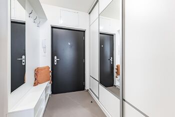 Prodej bytu 1+kk v osobním vlastnictví 49 m², Praha 9 - Letňany