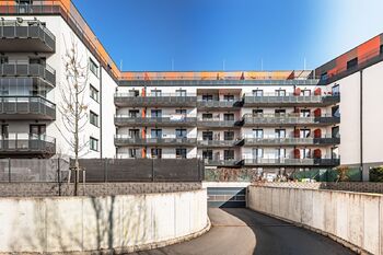 Prodej bytu 1+kk v osobním vlastnictví 49 m², Praha 9 - Letňany