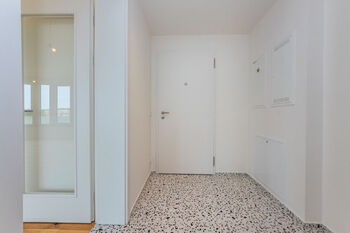 Prodej bytu 1+kk v osobním vlastnictví 39 m², Praha 5 - Radlice