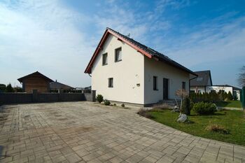 Parkovací stání - Prodej domu 177 m², Kostelní Hlavno