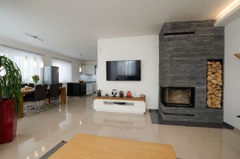 Obytná místnost - Prodej domu 177 m², Kostelní Hlavno