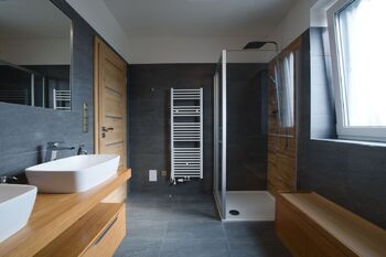 Koupelna - Prodej domu 177 m², Kostelní Hlavno