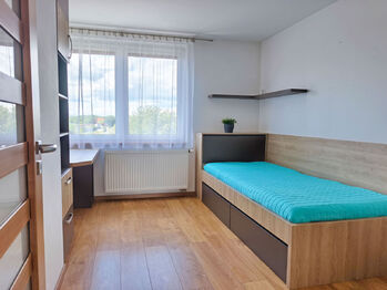 Dětský pokoj s vestavěným nábytkem. - Pronájem bytu 4+1 v osobním vlastnictví 95 m², Nová Ves