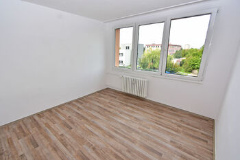 Ložnice č. 2 - Pronájem bytu 3+1 v družstevním vlastnictví 69 m², Neratovice