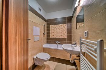 koupelna - Pronájem bytu 1+kk v osobním vlastnictví 31 m², Kolín