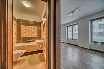 pohled z předsíně - Pronájem bytu 1+kk v osobním vlastnictví 31 m², Kolín