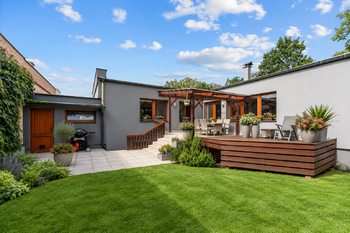 Nádherné kryté sezení na zahradě  - Prodej domu 87 m², Mělník