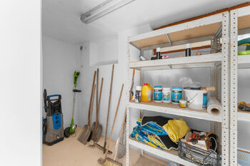 Praktický sklad v suterénu pro zahradní náčiní - Prodej domu 87 m², Mělník