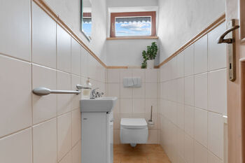 WC v přízemí zvlášť  - Prodej domu 87 m², Mělník