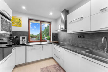 Moderní kuchyňský kout  - Prodej domu 87 m², Mělník