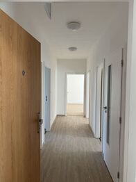 Prostorná předsíň - Pronájem bytu 3+kk v osobním vlastnictví 99 m², Lanškroun