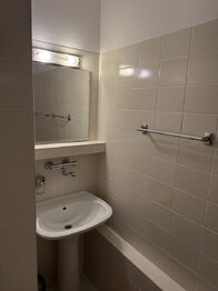 Pronájem bytu 1+kk v osobním vlastnictví 35 m², Praha 9 - Újezd nad Lesy