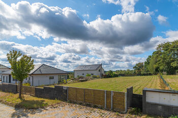 Prodej pozemku 1458 m², Zruč-Senec