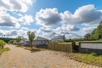 Prodej pozemku 1458 m², Zruč-Senec