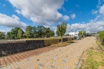Prodej pozemku 1458 m², Zruč-Senec