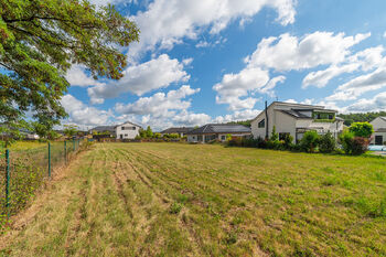 Prodej pozemku 1458 m², Zruč-Senec