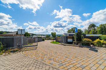 Prodej pozemku 1458 m², Zruč-Senec