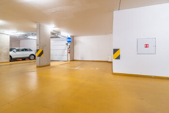 Prodej garážového stání 11 m², Praha 4 - Nusle