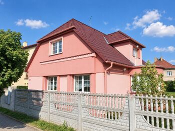 Pronájem domu 289 m², Praha 9 - Kbely