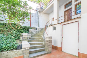 Prodej bytu 1+kk v osobním vlastnictví 19 m², Praha 5 - Smíchov