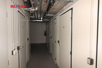 sklep - Pronájem bytu 1+kk v osobním vlastnictví 36 m², Praha 10 - Uhříněves