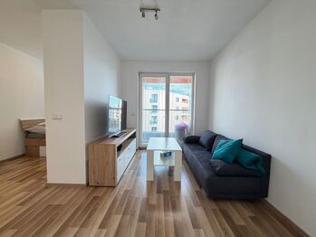 Pronájem bytu 1+kk v osobním vlastnictví 36 m², Praha 10 - Uhříněves