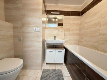 Pronájem bytu 1+kk v osobním vlastnictví 36 m², Praha 10 - Uhříněves