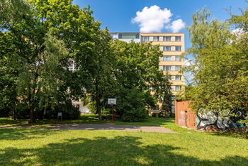 Okolí domu - Prodej bytu 2+kk v družstevním vlastnictví 40 m², Praha 9 - Prosek