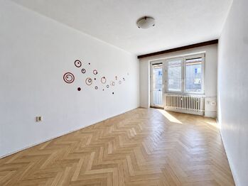 Pokoj s balkonem  - Prodej bytu 2+1 v osobním vlastnictví 50 m², Vsetín