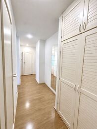 Prostorná chodba - Prodej bytu 2+1 v osobním vlastnictví 50 m², Vsetín