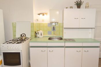 kuchyňská linka - Pronájem bytu 2+kk v družstevním vlastnictví 47 m², Praha 4 - Nusle