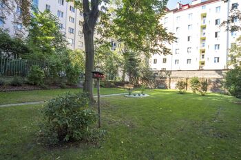 dvůr - Pronájem bytu 2+kk v družstevním vlastnictví 47 m², Praha 4 - Nusle