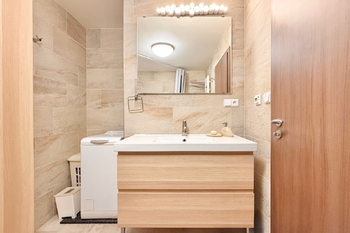 koupelna - Prodej bytu 3+kk v osobním vlastnictví 81 m², Praha 9 - Letňany