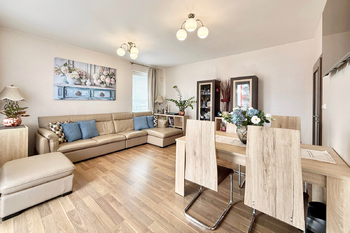 obývací pokoj - Prodej bytu 3+kk v osobním vlastnictví 81 m², Praha 9 - Letňany