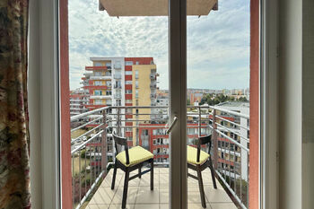 balkon z ložnice - Prodej bytu 3+kk v osobním vlastnictví 81 m², Praha 9 - Letňany