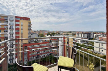balkon z ložnice - Prodej bytu 3+kk v osobním vlastnictví 81 m², Praha 9 - Letňany