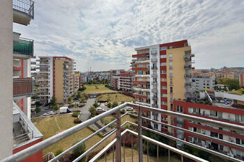 balkon z ložnice - Prodej bytu 3+kk v osobním vlastnictví 81 m², Praha 9 - Letňany