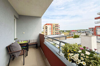 hlavní balkon - Prodej bytu 3+kk v osobním vlastnictví 81 m², Praha 9 - Letňany
