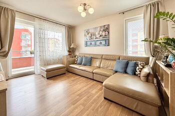 obývací pokoj - Prodej bytu 3+kk v osobním vlastnictví 81 m², Praha 9 - Letňany
