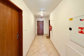 společné prostory - Prodej bytu 3+kk v osobním vlastnictví 81 m², Praha 9 - Letňany