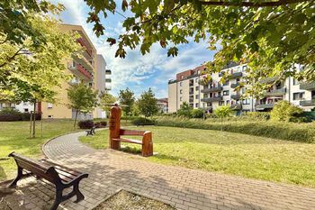 okolí domu - Prodej bytu 3+kk v osobním vlastnictví 81 m², Praha 9 - Letňany