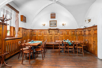 Interiér restaurace - Prodej restaurace 855 m², Jindřichův Hradec