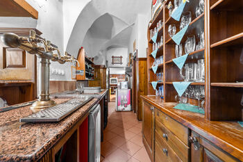 Výčep a zázemí restaurace - Prodej restaurace 855 m², Jindřichův Hradec