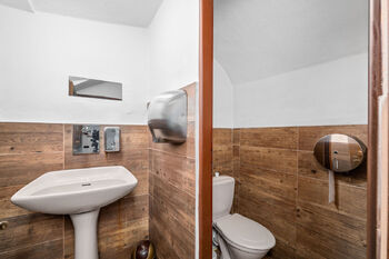 Toalety - Prodej restaurace 855 m², Jindřichův Hradec