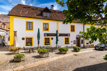 Pohled z venku - Prodej restaurace 855 m², Jindřichův Hradec 