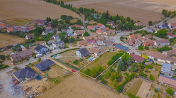 Prodej pozemku 1472 m², Dolní Lažany